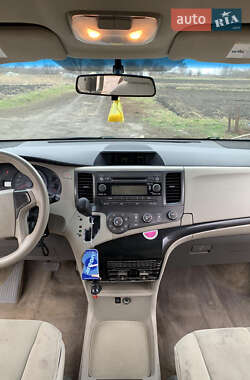 Мінівен Toyota Sienna 2014 в 