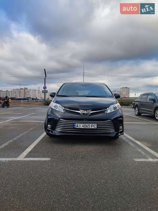 Toyota Sienna 2019
