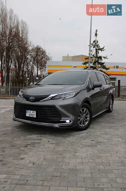 Мінівен Toyota Sienna 2022 в Черкасах