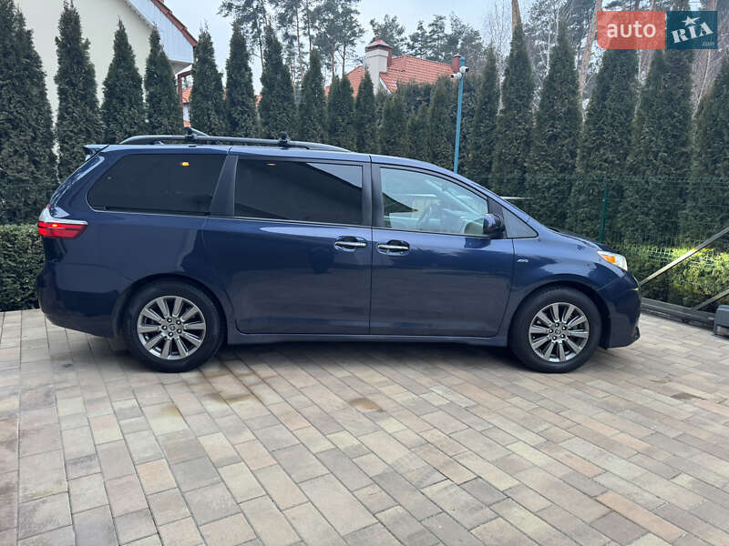 Мінівен Toyota Sienna 2019 в Києві
