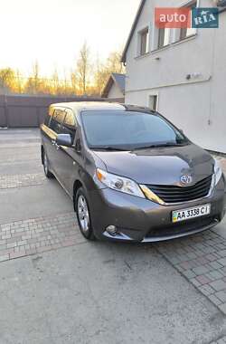 Минивэн Toyota Sienna 2012 в Львове