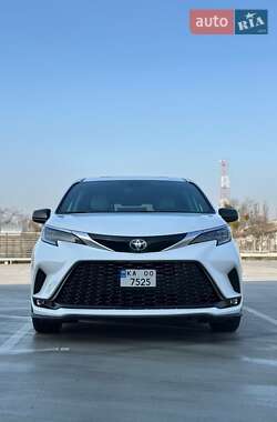 Мінівен Toyota Sienna 2020 в Києві