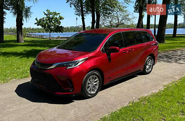 Мінівен Toyota Sienna 2021 в Києві