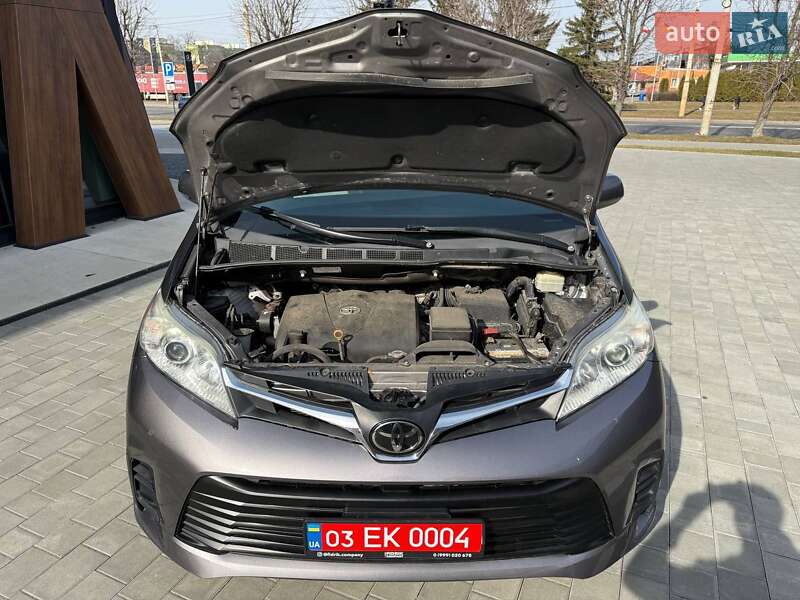 Минивэн Toyota Sienna 2018 в Луцке