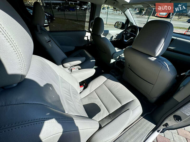 Мінівен Toyota Sienna 2015 в Вінниці