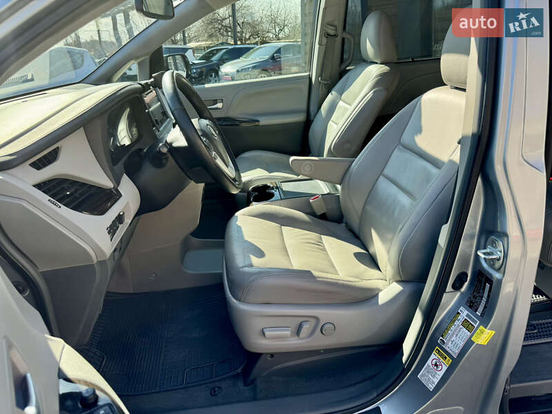 Мінівен Toyota Sienna 2015 в Вінниці