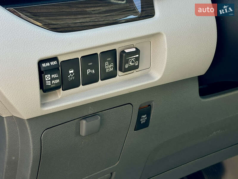 Мінівен Toyota Sienna 2015 в Вінниці
