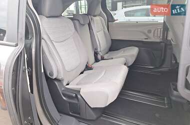 Минивэн Toyota Sienna 2022 в 