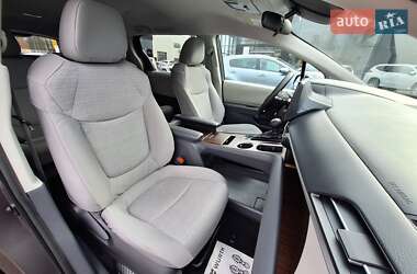 Минивэн Toyota Sienna 2022 в 