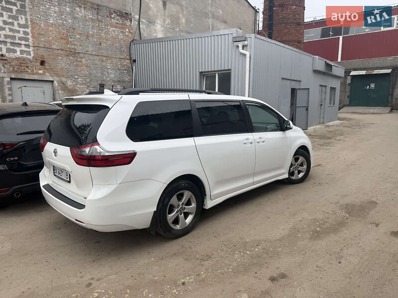 Минивэн Toyota Sienna 2019 в Хмельницком