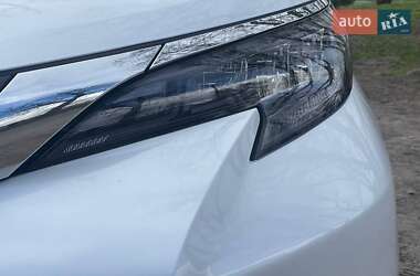 Минивэн Toyota Sienna 2023 в 