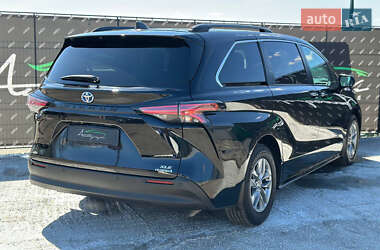 Мінівен Toyota Sienna 2021 в 