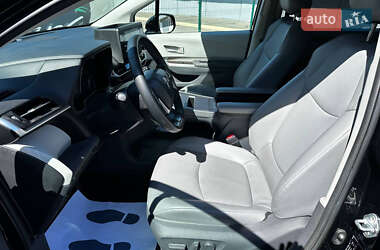 Мінівен Toyota Sienna 2021 в 