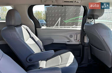 Мінівен Toyota Sienna 2021 в 