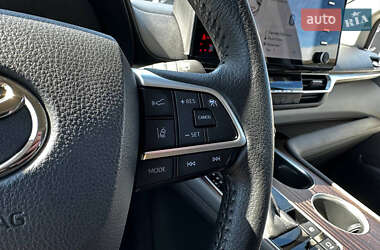 Мінівен Toyota Sienna 2021 в 