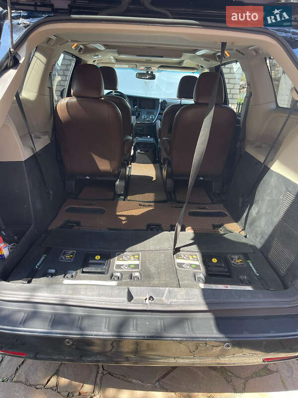 Мінівен Toyota Sienna 2017 в Харкові
