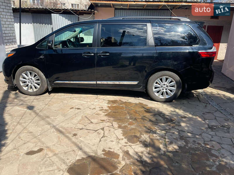 Мінівен Toyota Sienna 2017 в Харкові