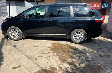 Минивэн Toyota Sienna 2017 в 
