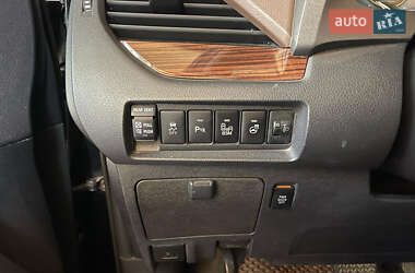 Минивэн Toyota Sienna 2017 в 
