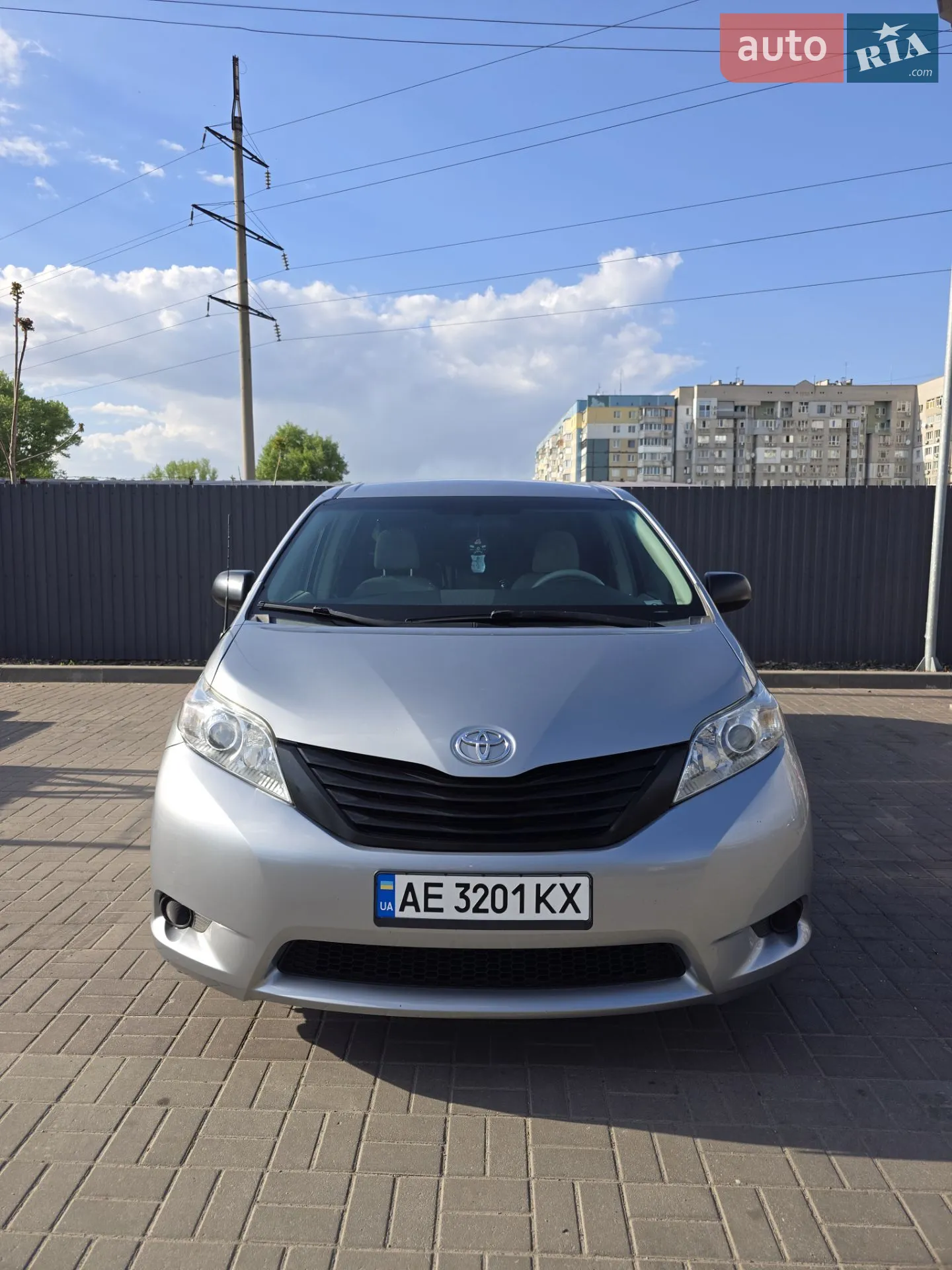 2010 Toyota Sienna - фото 1