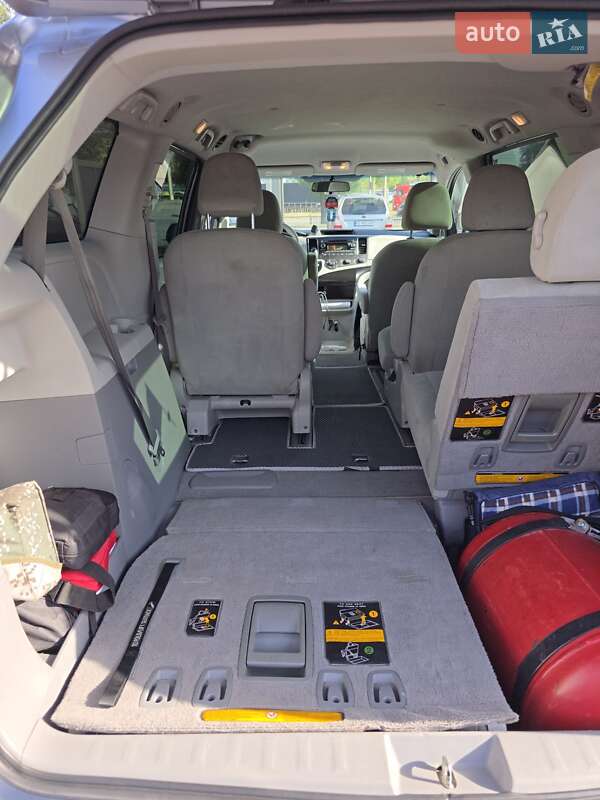 Минивэн Toyota Sienna 2010 в Днепре