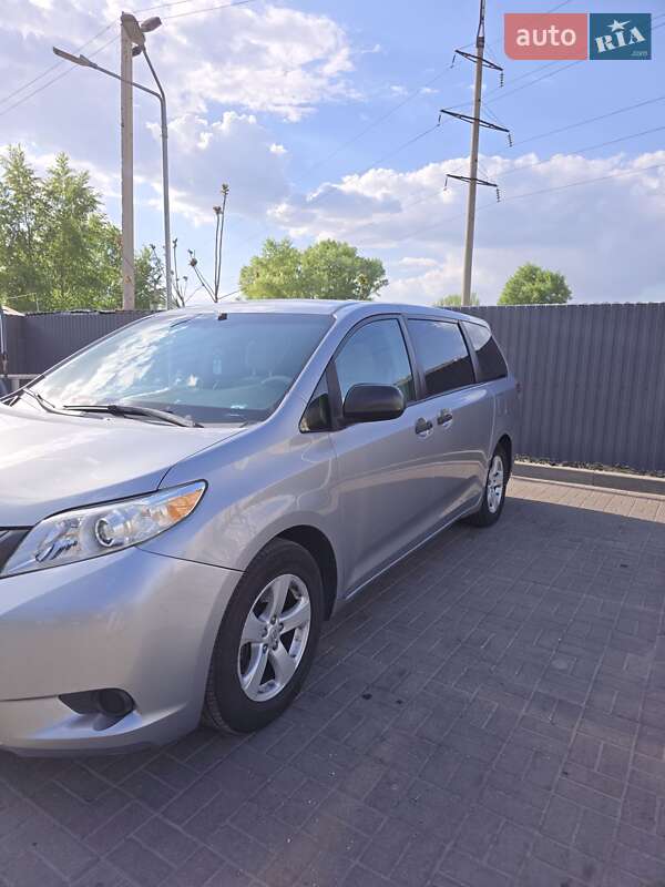 Минивэн Toyota Sienna 2010 в Днепре