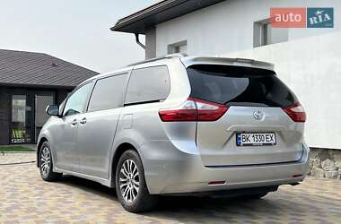 Минивэн Toyota Sienna 2019 в 