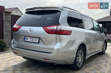 Минивэн Toyota Sienna 2019 в 