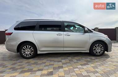 Минивэн Toyota Sienna 2019 в 