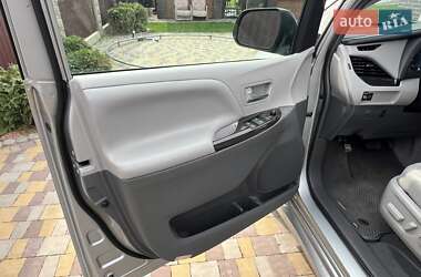 Минивэн Toyota Sienna 2019 в 