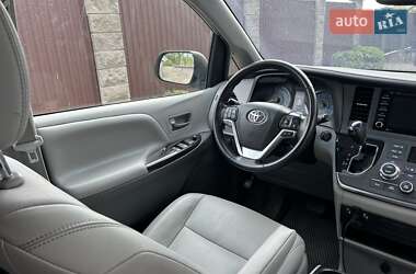 Минивэн Toyota Sienna 2019 в 