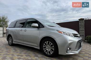 Минивэн Toyota Sienna 2019 в 