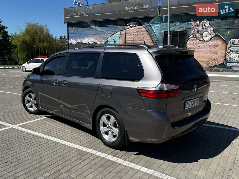 Мінівен Toyota Sienna 2018 в Луцьку