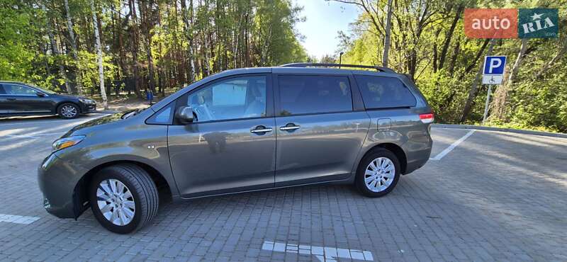 Мінівен Toyota Sienna 2013 в Києві