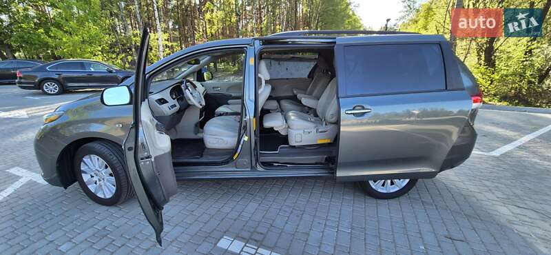 Мінівен Toyota Sienna 2013 в Києві