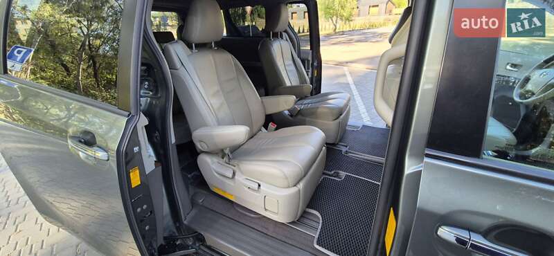 Мінівен Toyota Sienna 2013 в Києві
