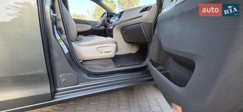 Мінівен Toyota Sienna 2013 в Києві
