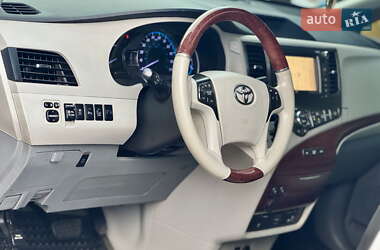 Мінівен Toyota Sienna 2014 в 