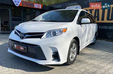 Мінівен Toyota Sienna 2019 в 