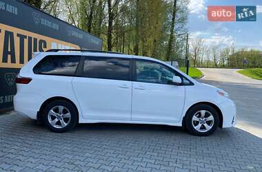 Мінівен Toyota Sienna 2019 в 
