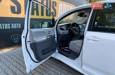 Мінівен Toyota Sienna 2019 в 