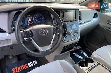 Мінівен Toyota Sienna 2019 в 