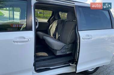Мінівен Toyota Sienna 2019 в 