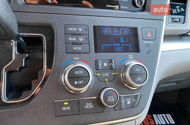 Мінівен Toyota Sienna 2019 в 