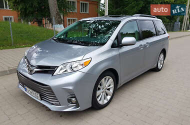 Минивэн Toyota Sienna 2013 в 