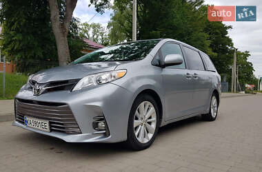 Минивэн Toyota Sienna 2013 в 