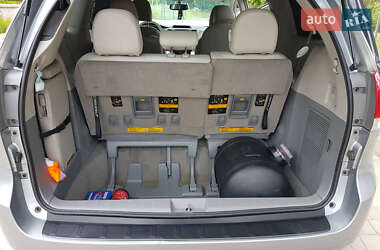 Минивэн Toyota Sienna 2013 в 