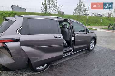 Минивэн Toyota Sienna 2023 в 