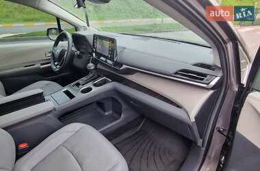 Минивэн Toyota Sienna 2023 в 
