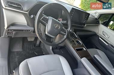 Минивэн Toyota Sienna 2023 в 